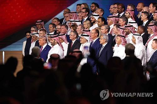 미국-사우디 투자포럼에 참석한 도널드 트럼프 대통령과 관계자들