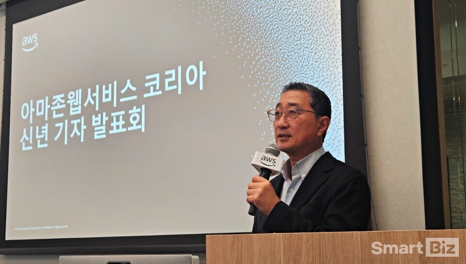 [현장] AWS코리아 함기호 대표 "우리는 감독, 일은 AI가"···에이전틱 ... - 뉴스 썸네일 이미지