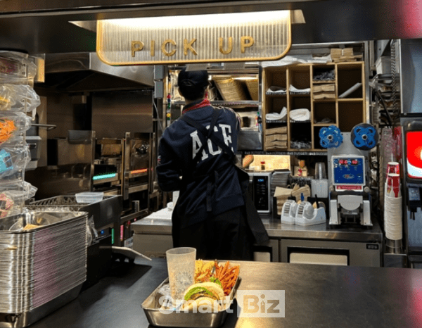 [스마트FNB] 외식업도 '감'보다 데이터···AI·푸드테크 전환 가속 - 뉴스 썸네일 이미지