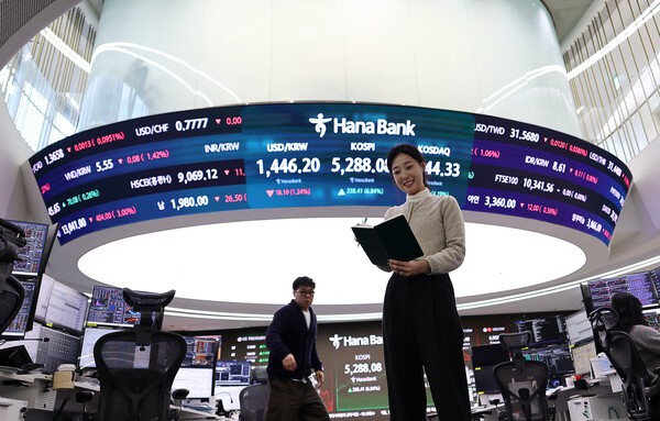 중동 휴전 기대감에 코스피 6300선 돌파···반도체·2차전지 중심 강세 - 뉴스 썸네일 이미지