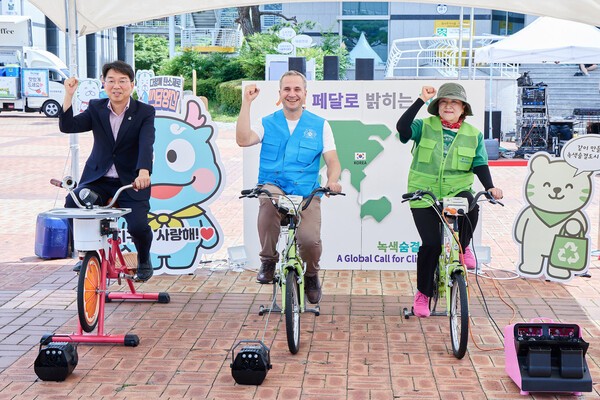 환경·상생·의료·장학금까지···유통업계, ESG 경영 강화