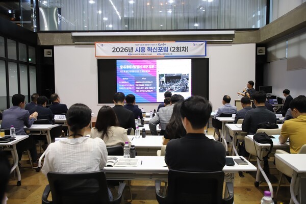 '35분이 90초로'···경기과기대, 반월·시화 제조AX 속도전 - 뉴스 썸네일 이미지