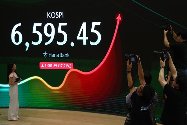코스피 하루 만에 17.9% 폭등 ··AI 반도체 훈풍에 6590선 회복 - 뉴스 썸네일 이미지