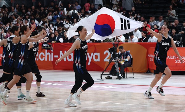 [아시안게임] '<b>이해란</b> 24점, 강이슬 21점' 여자<b>농구</b>도 짜릿한 한일전 승...