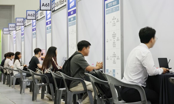 제조업 취업자 436만명···27개월 만에 증가 전환 - 뉴스 썸네일 이미지